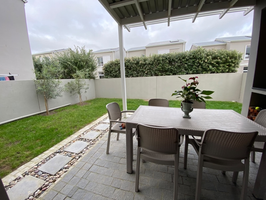 To Let 3 Bedroom Property for Rent in Somerset Lakes Western Cape